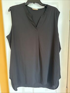 Black, Pink, White Sleeveless V-Neck Women's Top xxl. Set of three
